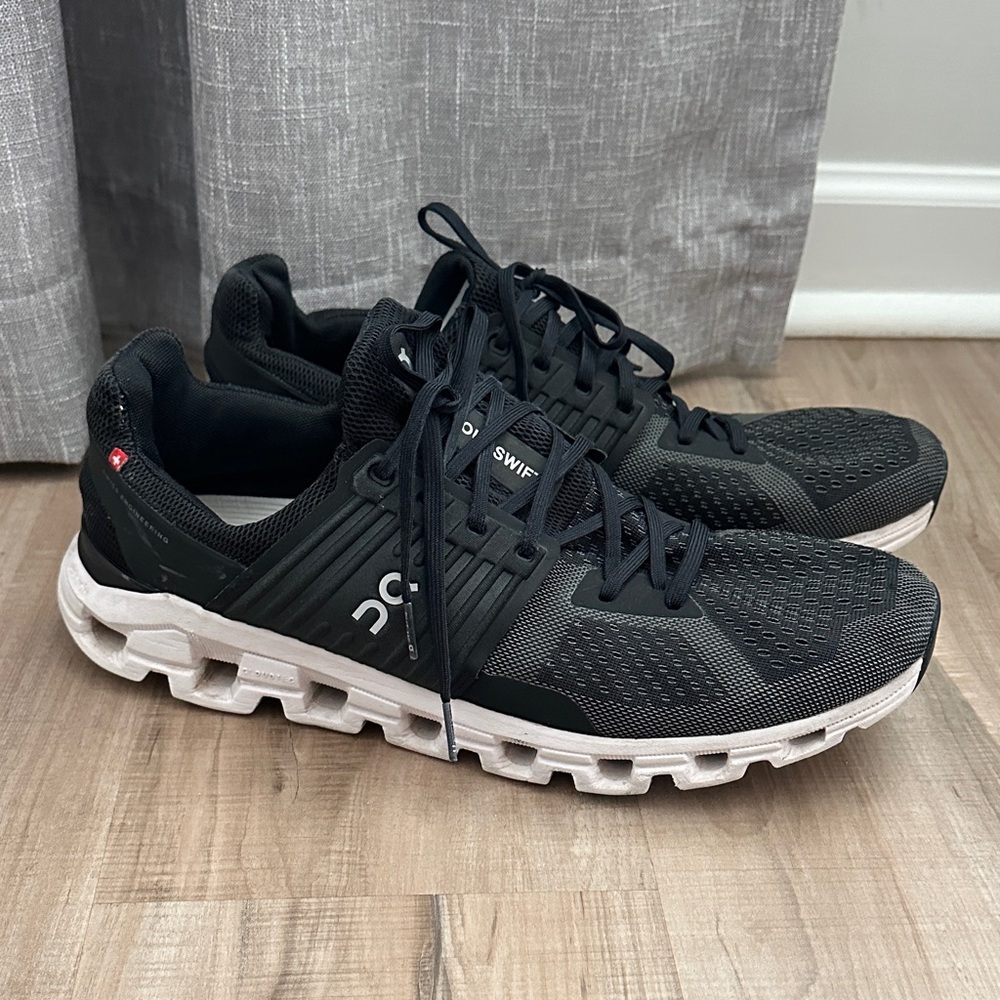 On Running Men's Black and White Athletic Shoes Cloud Swift Size 12